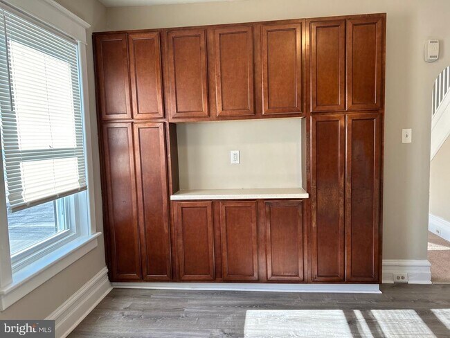 Photo - 302 N York St