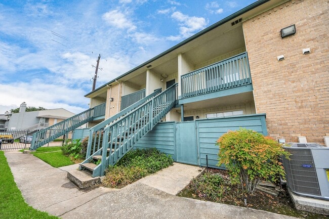 Building Photo - 250 El Dorado Blvd Unit 204 Rental