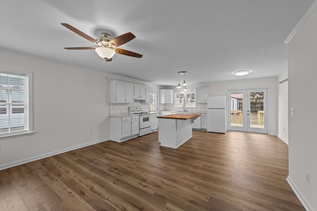 Photo - Cozy 3-Bedroom Ranch with Spacious Yard in Smithfield