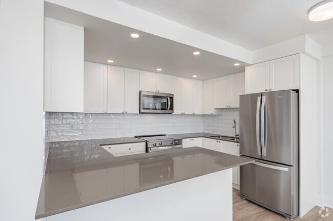 2 chambres, 1 salle de bain - 1 050 pi2 - Cuisine - 2190 Bellevue Avenue