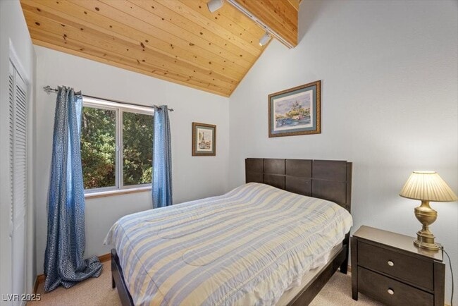 Photo - 310 Kris Kringle Rd