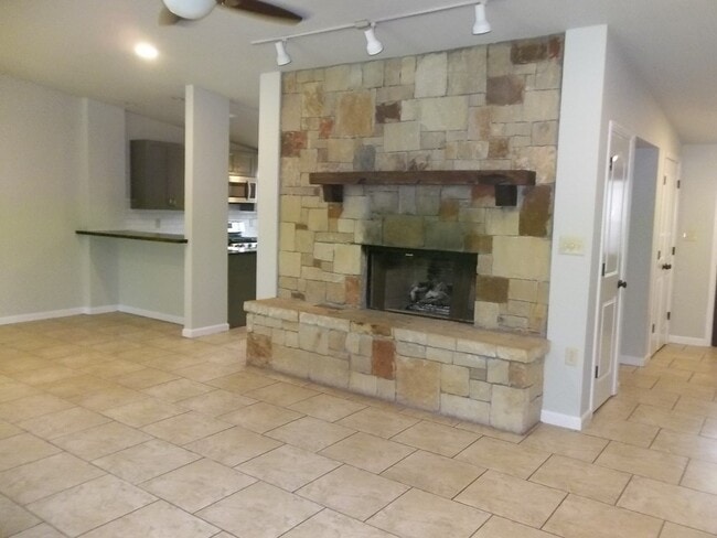 210 Loma Vista Dr