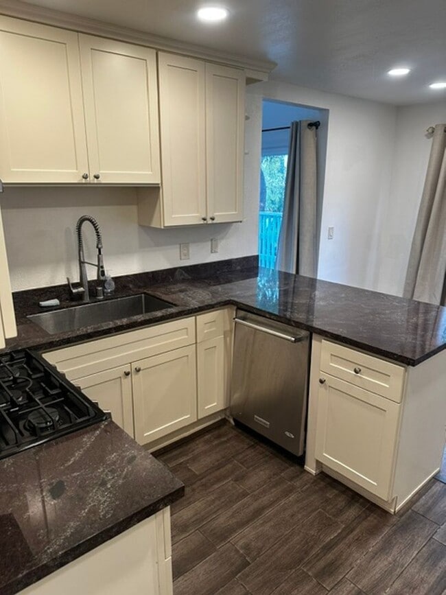 124 Fontana Ave Unit 124 Fontana