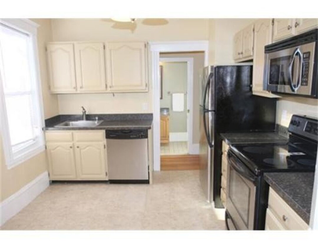 3 Bd 1 Bath on Quiet St in Dedham with Off... - 3 Bd 1 Bath on Quiet St in Dedham with Off...