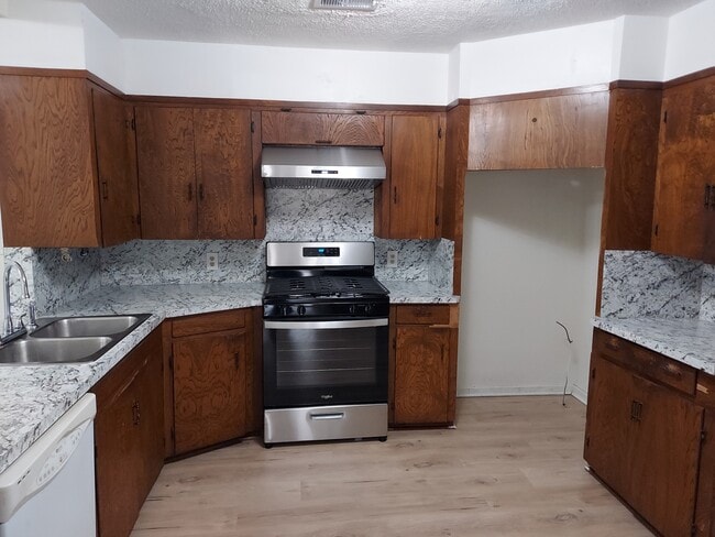 Photo - 712 S 10th 1/2 St