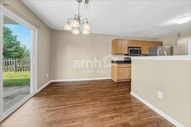 220 Hartford Ct