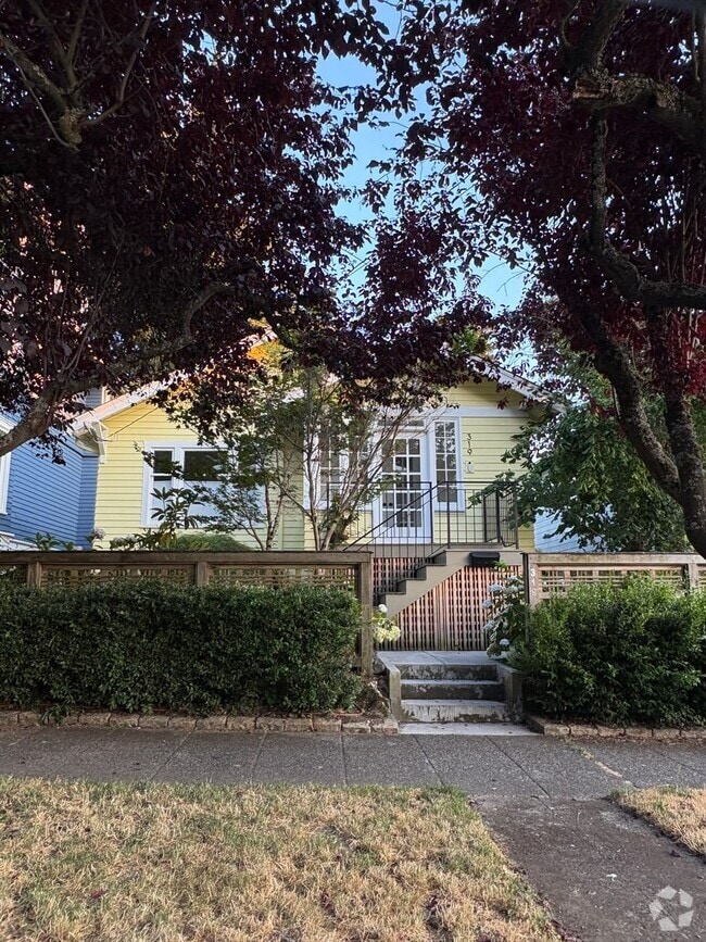 Building Photo - Newly remodeled Greenwood Craftsman! Rental