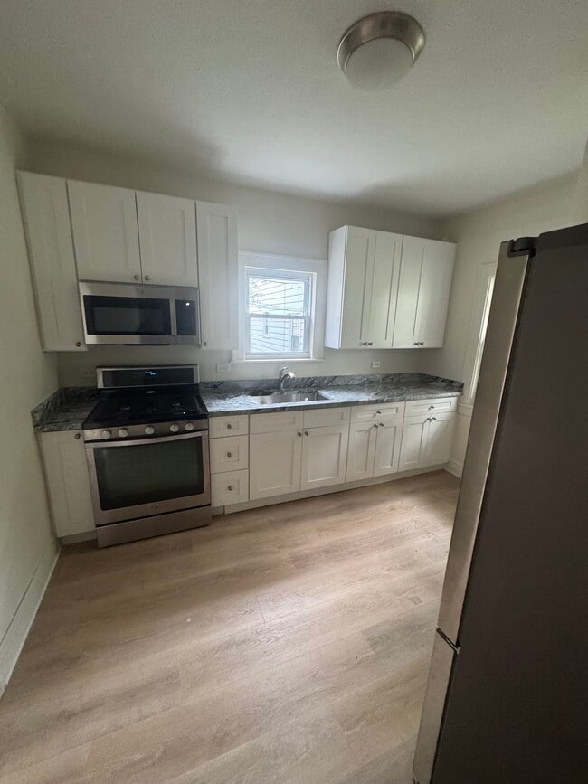 Photo - 770 E Station St