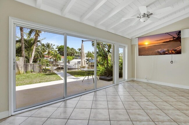 Photo - 1733 SW 5th Ct
