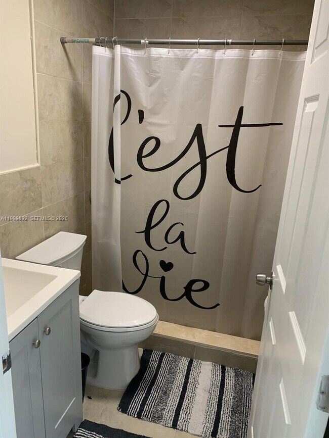 Photo - 19121 NE Miami Ct Unit 2