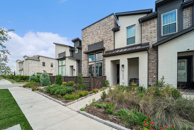 Photo - 16630 Lake Austin St