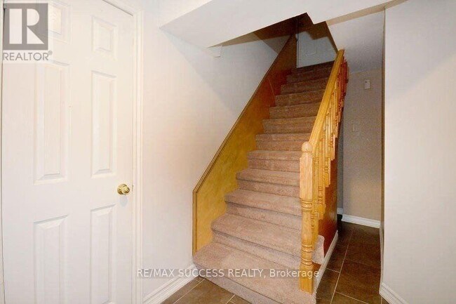 Photo - 422 Silverthorne Crescent