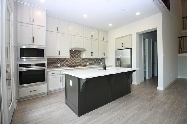 Photo - 6542 Scarlet Pond Ln