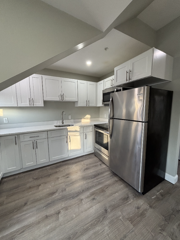 Building Photo - 80 N Allen St Rental