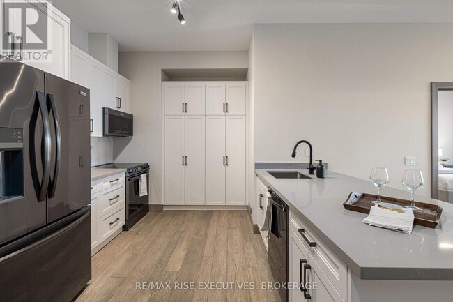 Photo - 2274 Princess St Unit 324