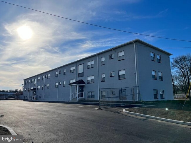 Building Photo - 910 Gateway Blvd Unit D2 Rental