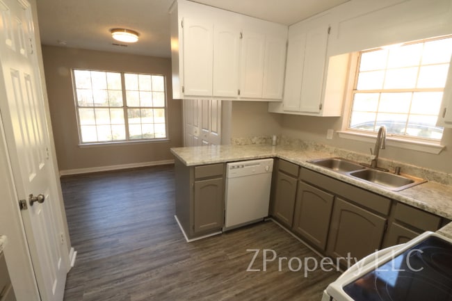 Photo - 2540 Pioneer Rd SW