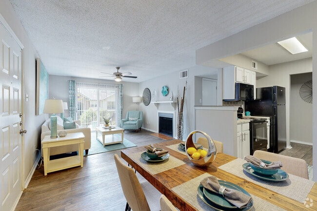 2BD 2BA 1,050 SF
