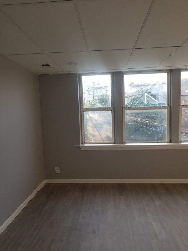 Photo - 76 Victory Blvd Unidad 2