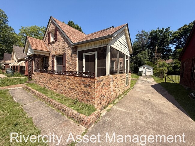 Photo - 2308 Larose Ave