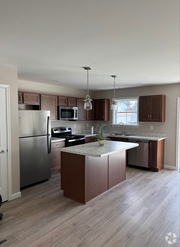 Building Photo - 27 E Portland St Rental