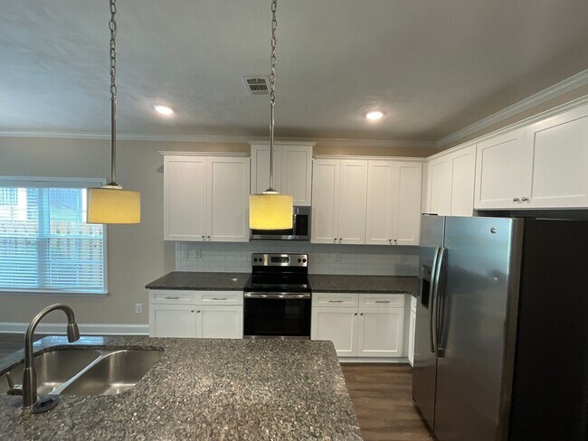 Photo - ****Rent Special***** 50% off the first re...