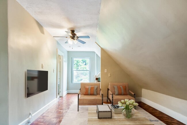 Building Photo - 51-53 Tremont St Unit 3