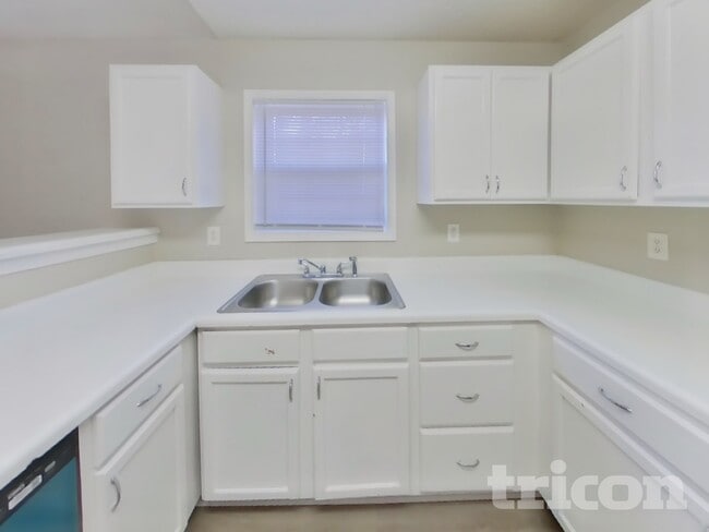 Photo - 500 Devcon Ln