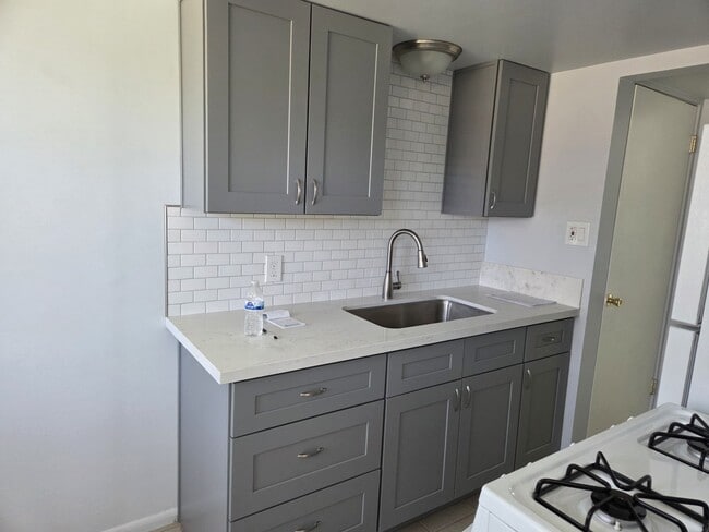 Building Photo - 6249 N 12th St Rental
