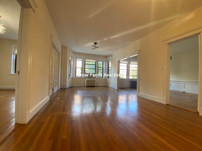 Building Photo - 223 Saint Paul St Unit 2 Rental