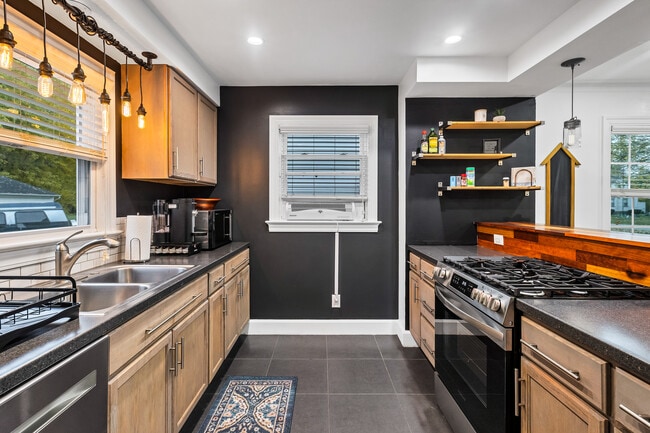 Photo - 1140 Trumbull Ave SE