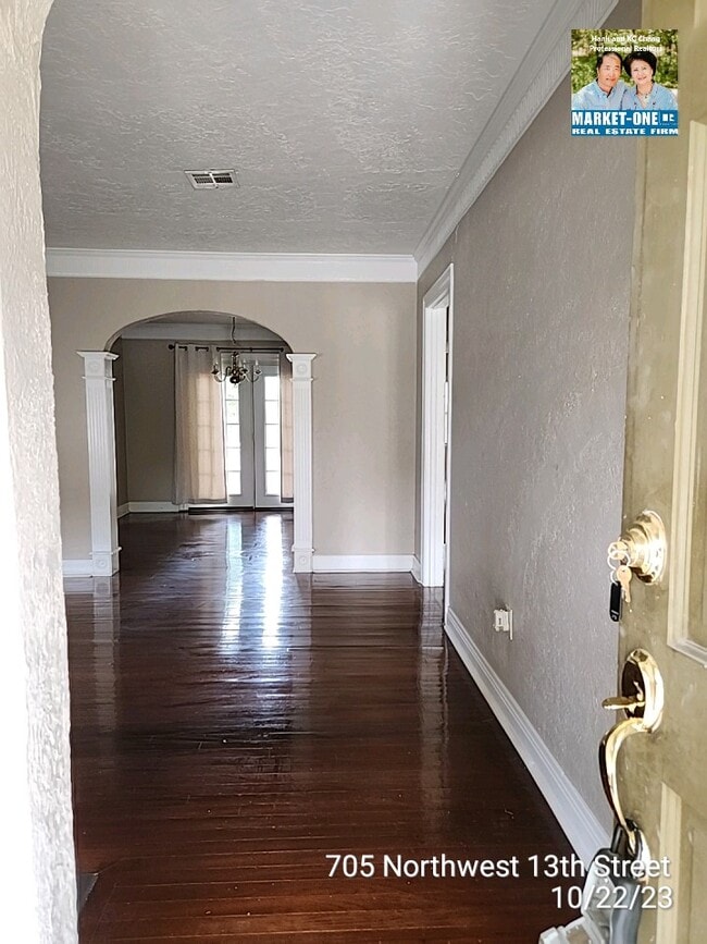 Photo - 705 NW 13th St