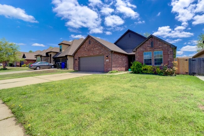 Photo - 3 Bed | Bath in Broken Arrow!