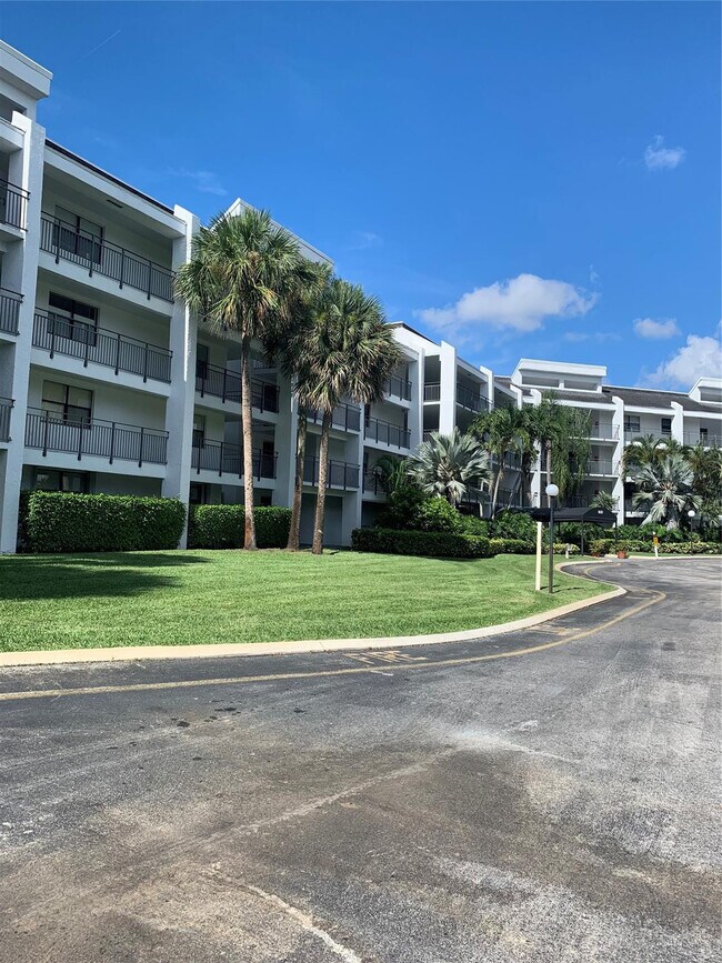 Photo - 16051 Blatt Blvd Unidad 103