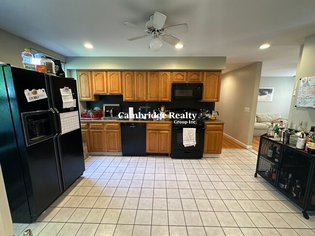 Building Photo - 47 Tremont St Unit 1A Rental