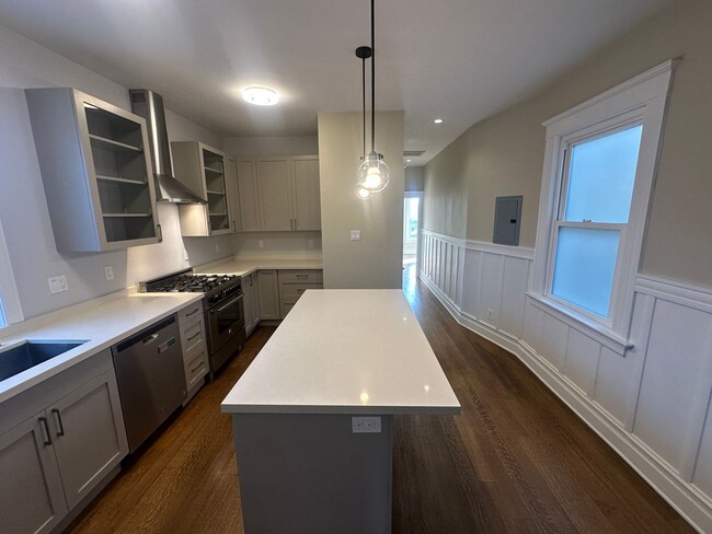 Building Photo - 817-821 Oak Street (7057r) Unit 821