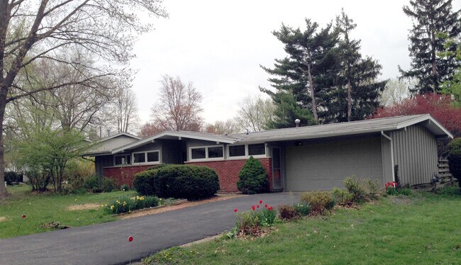 Photo - 1914 S Harding Dr