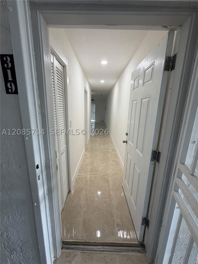 Building Photo - 1855 W 62nd St Unit E319