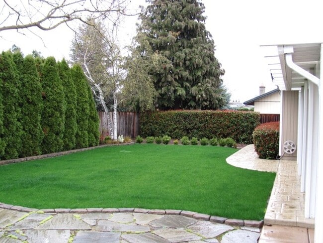 Photo - 3 bedroom, 2 bathroom house located in Central Point - .18 acre lot