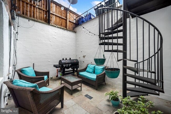 Photo - 2298 Champlain St NW