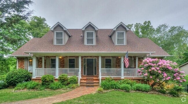 Building Photo - Hickory Lakehouse Unit 1