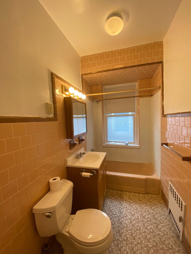 Photo - 1768 Beacon St