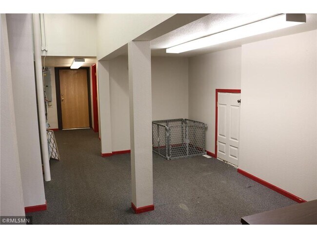 Photo - 215 Main St S