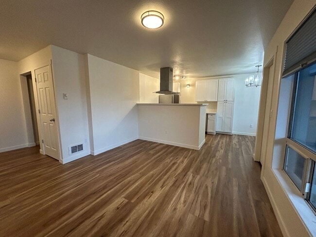 Photo - Updated 2bed/1bath Apartment in Prime Redmond Location! Unidad B4