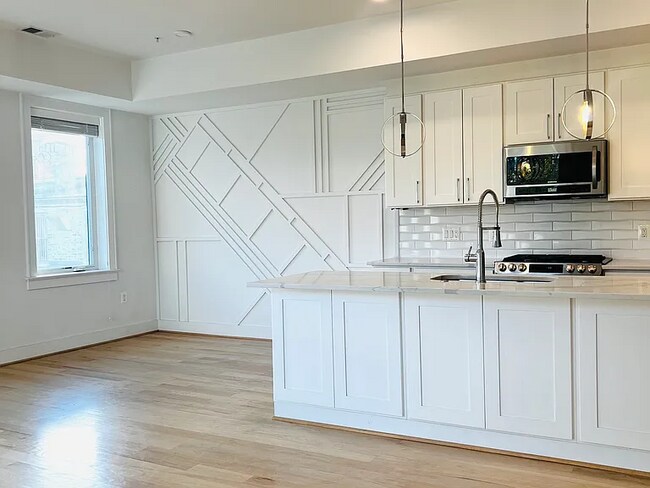 Photo - 836 Varnum St NW Unidad 202