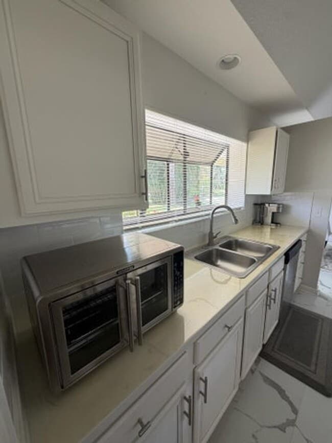 107 Half Moon Cir