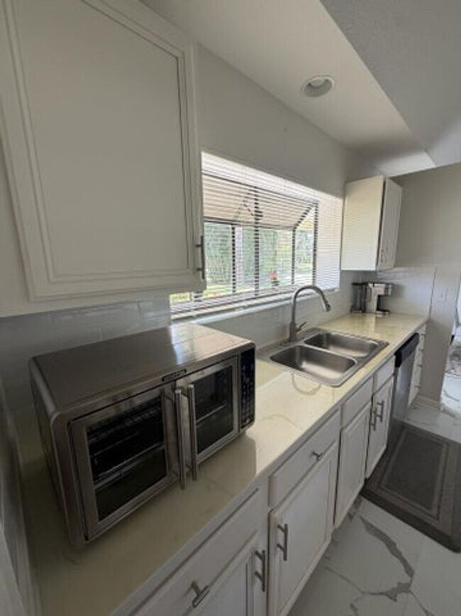 Photo - 107 Half Moon Cir