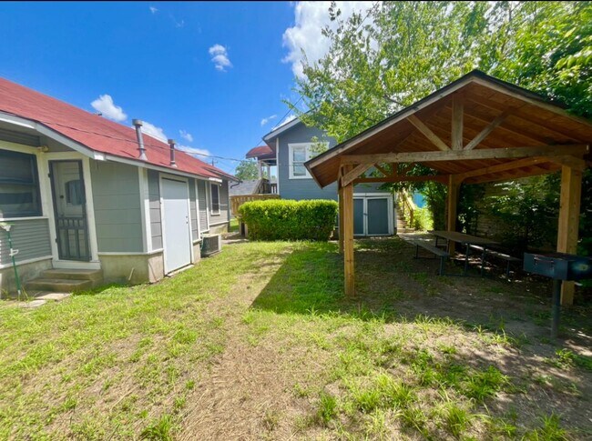 Photo - 2907 N Elmendorf St