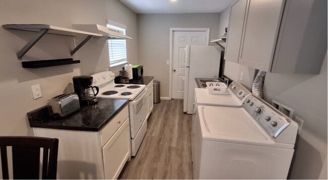 Photo - 205 Stone St NW