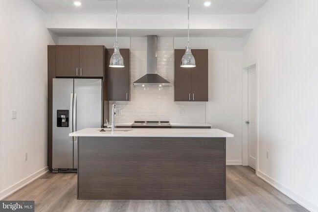 Building Photo - 710 N 16th St Unit 201